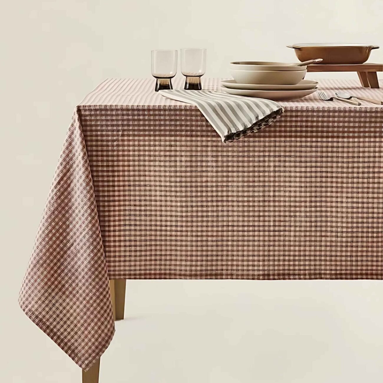 Table Base/Multon Cloth